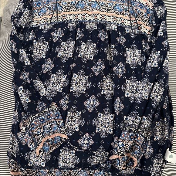 All Blouses are perfect to wear to work or semi formal occasion! Barely worn!! - Picture 6 of 6